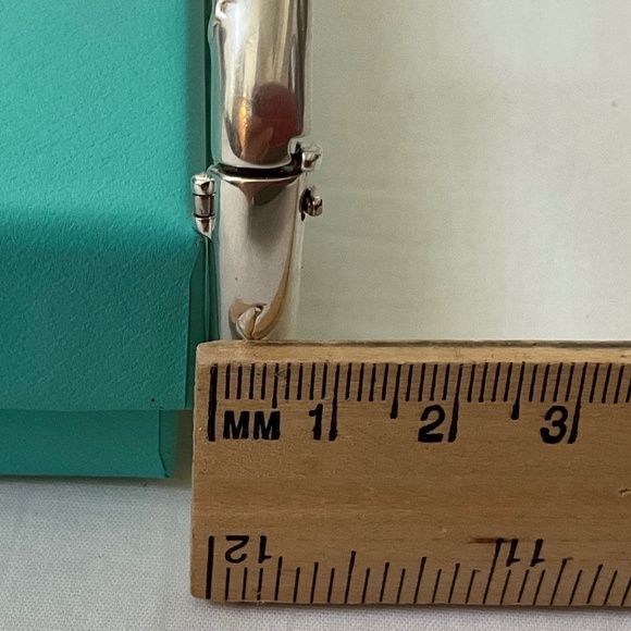 TIFFANY & CO. Vintage Nature Rose Silver (925) Hinged Bangle Bracelet - Picture 12 of 16